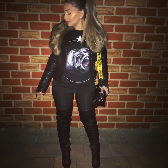 Meet your Posher, Alexia - Picture 1 of 1